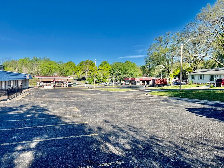 More Photos Of 4545 N Brighton Ave, Kansas City Bar For Sale