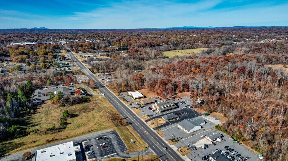 More Photos Of 247 W Kings Hwy, Eden Storefront Retail Office For Sale