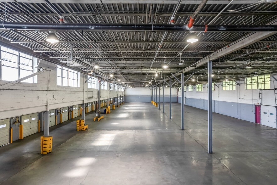 More Photos Of 87-147 Avocado St, Springfield Distribution For Sale