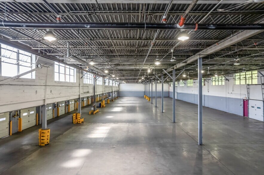 More Photos Of 87-147 Avocado St, Springfield Distribution For Sale