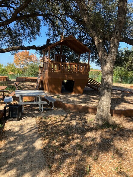 More Photos Of 220 Foremost Dr, Austin Schools For Lease