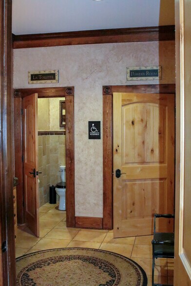 More Photos Of 404 Wynn Dr, Jacksonville Loft Creative Space For Sale