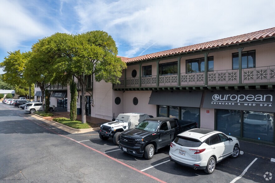 More Photos Of 6040 Camp Bowie Blvd, Fort Worth Freestanding For Lease