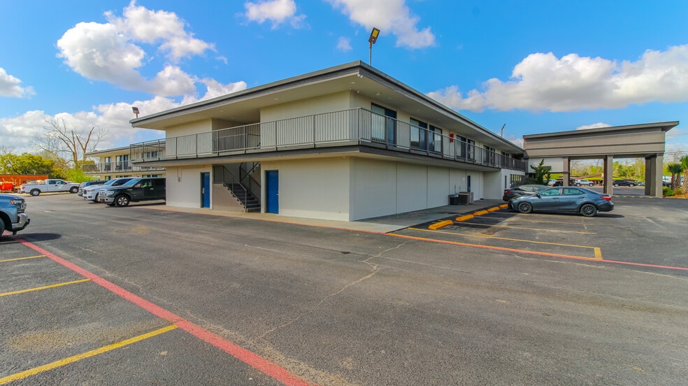 More Photos Of 110 E Highway 6, Alvin Hotel For Sale