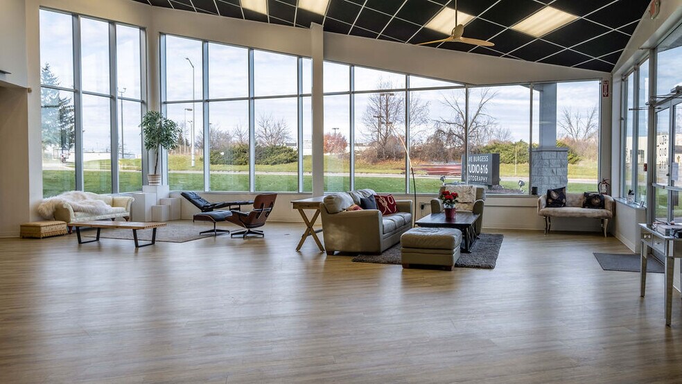 More Photos Of 4060 29th St SE, Kentwood Freestanding For Lease