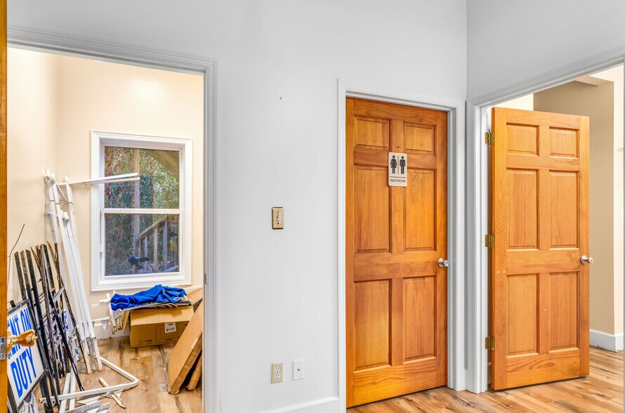 More Photos Of 51 Market St, Apalachicola Storefront Retail Residential For Lease