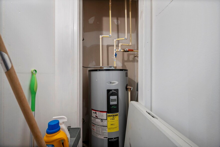 More Photos Of 338 N Charles St, Baltimore Storefront Retail Residential For Sale