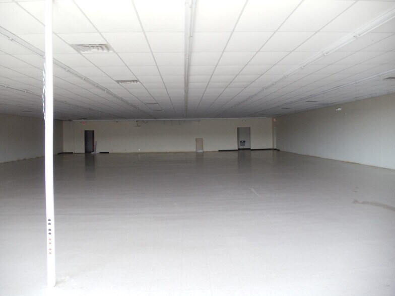 More Photos Of 4857 State Route 93, Oak Hill Freestanding For Lease