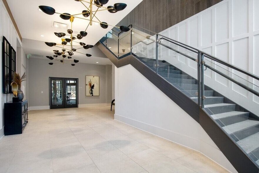 More Photos Of 168 E Midvillage Rd, Sandy Apartments For Lease