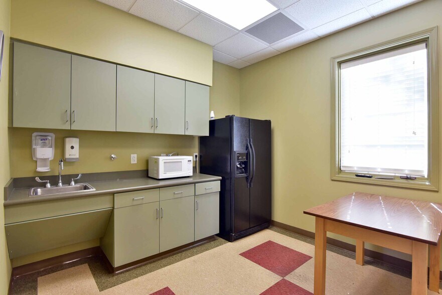 More Photos Of 354 E Washington Ave, Ashburn Healthcare For Sale