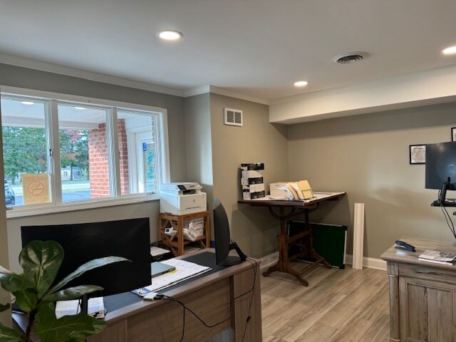 More Photos Of 720 N Bridge St, Yorkville Office For Lease