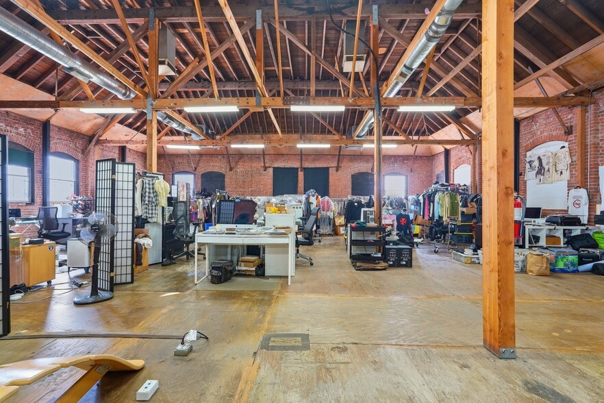 More Photos Of 714 Ducommun St, Los Angeles Manufacturing For Lease
