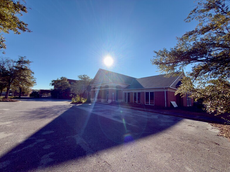 More Photos Of 5061 N 12th Ave, Pensacola Bank For Lease