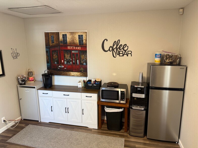 More Photos Of 425 E Center St, Manteca Office Residential For Lease