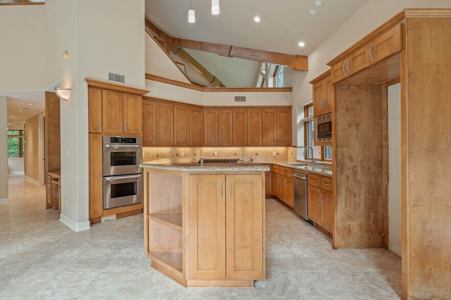 More Photos Of 16621 Hereford Dr, Tomball Flex For Sale