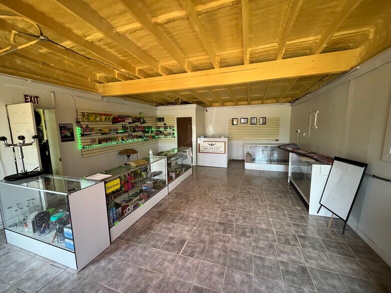 More Photos Of 711 S Mirick Ave, Denison Auto Repair For Sale