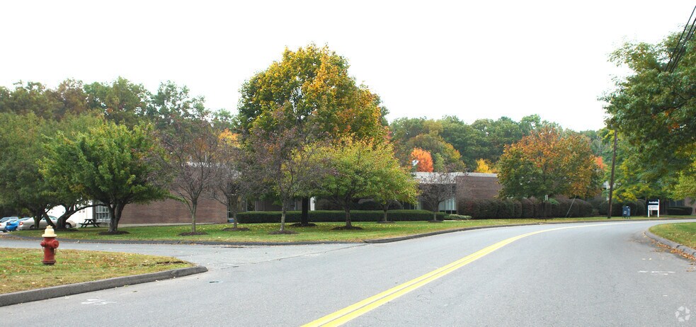 More Photos Of 100 Prestige Park Rd, East Hartford Light Manufacturing For Lease