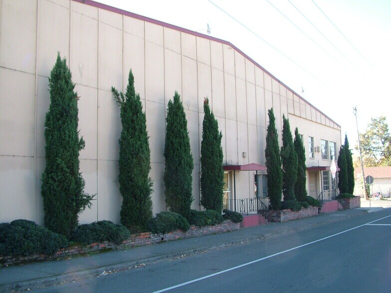 More Photos Of 8 W 9th St, Santa Rosa Warehouse For Lease