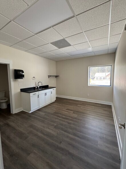 More Photos Of 7923 HWY 441, Dillard Storefront Retail Office For Sale
