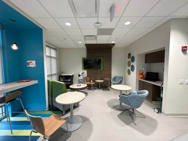 More Photos Of 520 Cunningham, Urbana Medical For Lease