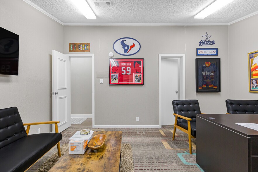 More Photos Of 9949 Clodine Rd, Richmond Office For Sale