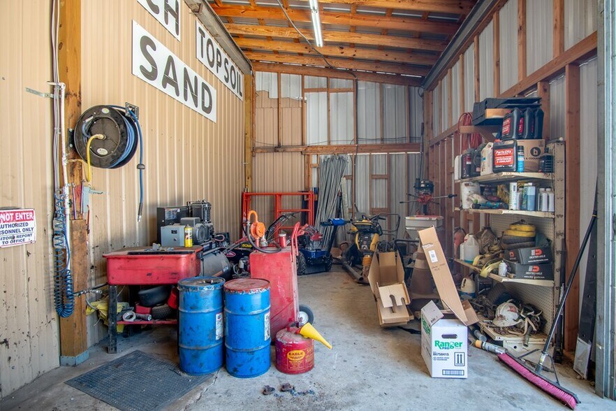 More Photos Of 424 Terrell Rd, Franklin Showroom For Sale