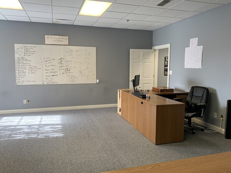 More Photos Of 7939 Morris Rd, Fairfield Township General Retail For Lease