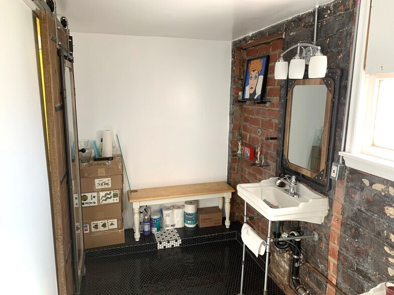 More Photos Of 607 W Whittier Blvd, Montebello Storefront For Sale