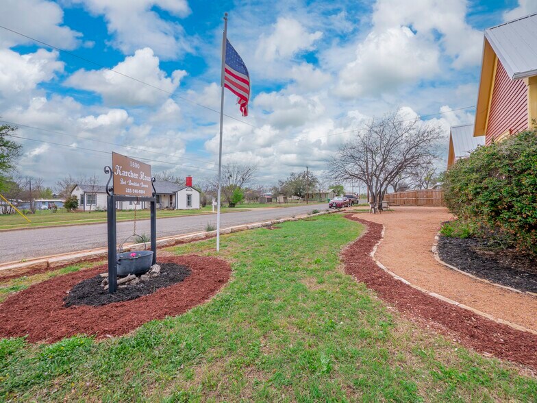 More Photos Of 1307 Wright St, Llano Freestanding For Sale