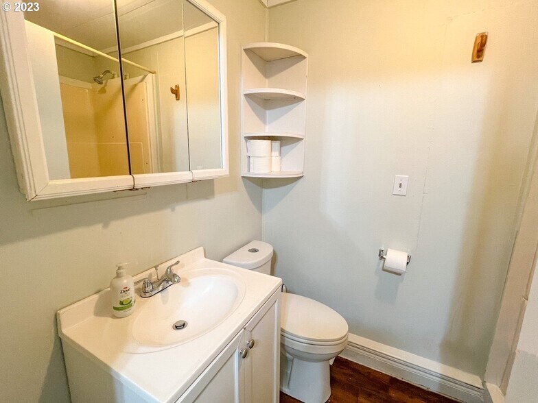 More Photos Of 121 Deady Crossing Rd, Sutherlin Warehouse For Sale