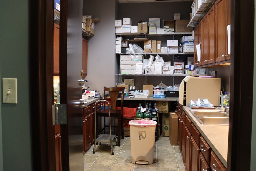 More Photos Of 1507 S Hiawassee Rd, Orlando Medical For Lease