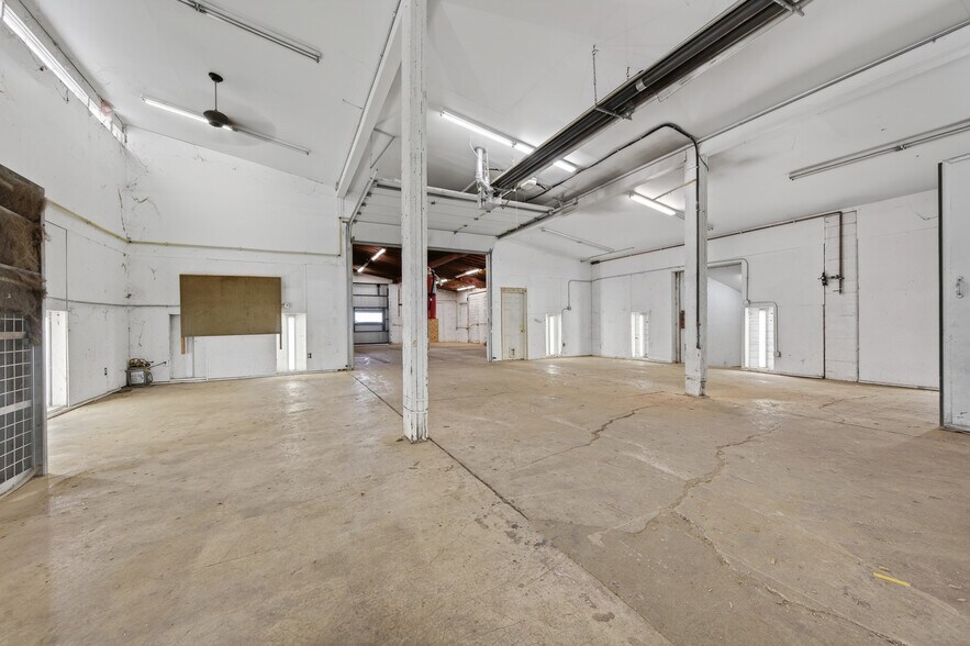 More Photos Of 2150 Cross St, Eugene Service For Lease