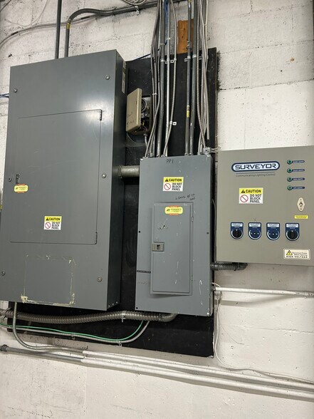 More Photos Of 1309 Pine Ave, Niagara Falls Freestanding For Lease