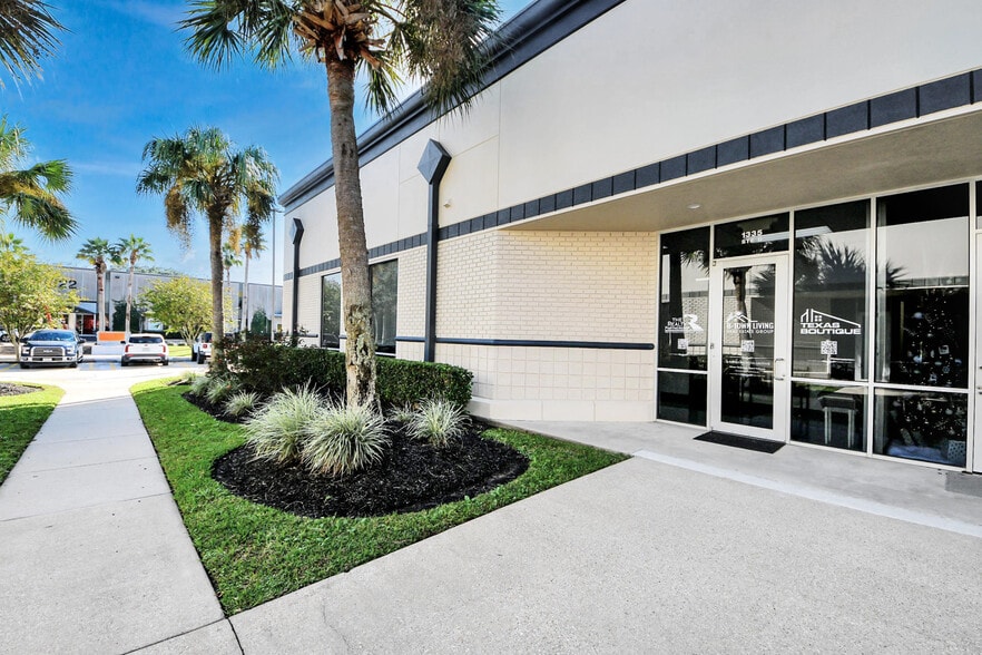 Primary Photo Of 1335 Space Park Dr, Houston Office For Lease