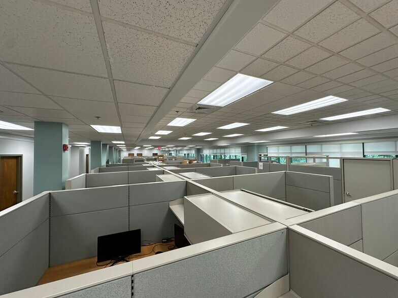 More Photos Of 6 Blackstone Valley Pl, Lincoln Medical For Sale