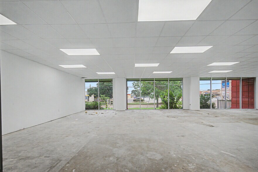 More Photos Of 6915 Antoine Dr, Houston Flex For Lease