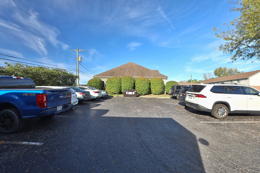 More Photos Of 2425 Deewood Dr, Columbus Medical For Sale