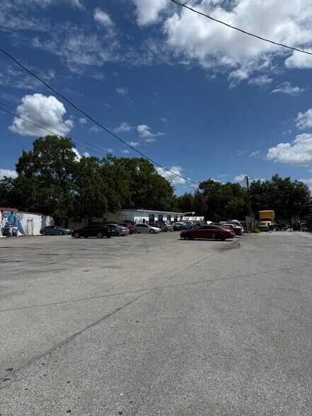 More Photos Of 13413 N Nebraska Ave, Tampa Auto Repair For Lease