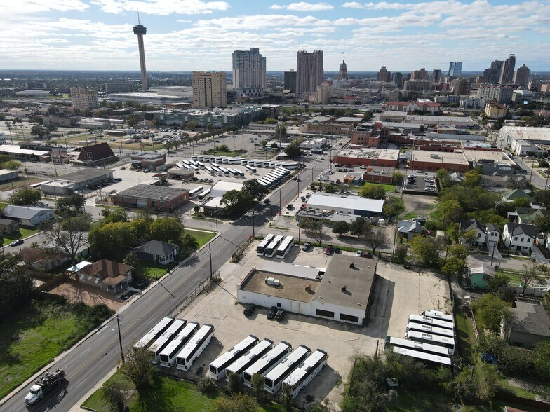 More Photos Of 1505 E Houston St, San Antonio Truck Terminal For Lease