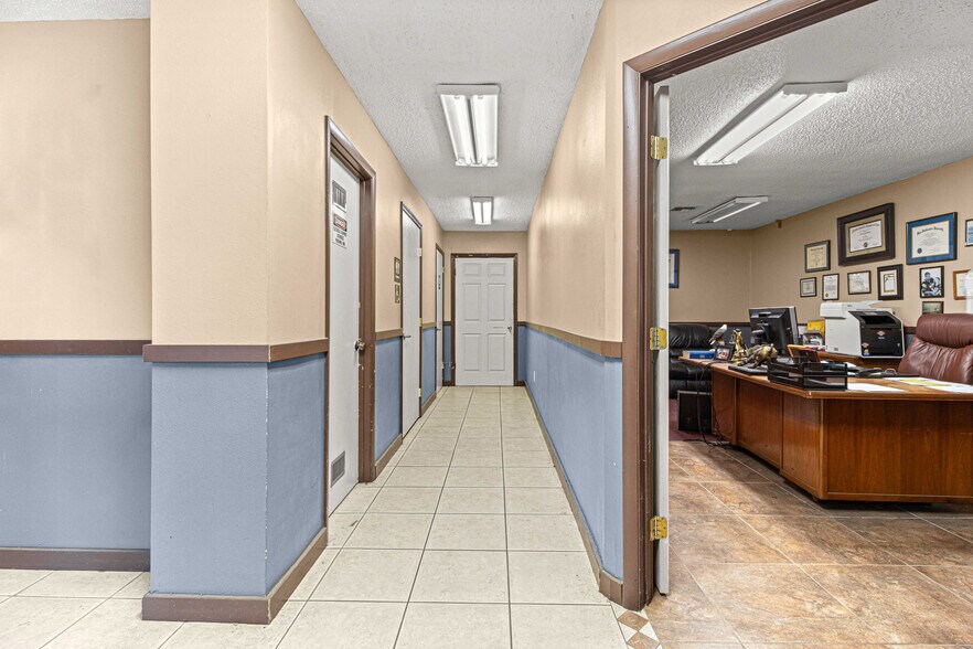 More Photos Of 1031 NE 16th St, Ocala Manufacturing For Lease