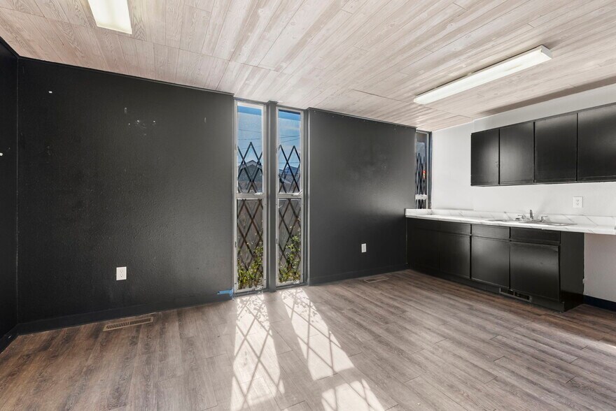 More Photos Of 710-712 S Tejon St, Colorado Springs Office For Sale
