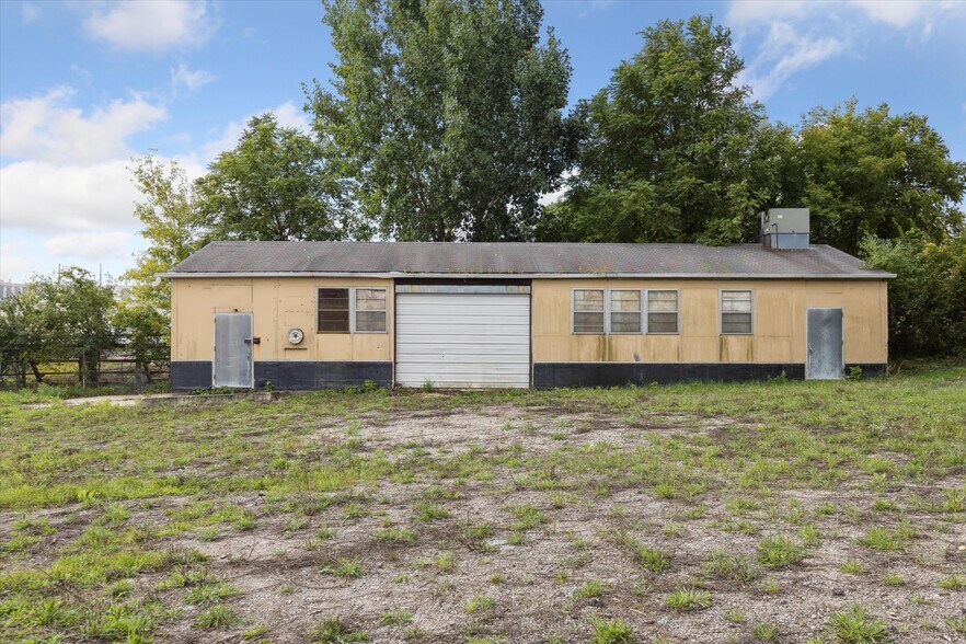 More Photos Of 211 Lee St, Saginaw Manufacturing For Sale