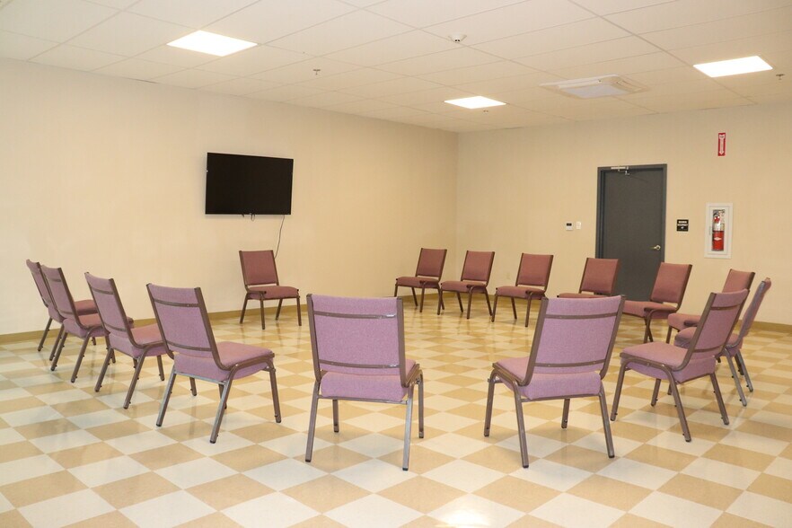 More Photos Of 26 Hill St, Wilkes Barre Distribution For Sale