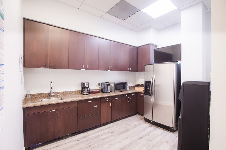 More Photos Of 1173 Warner Ave, Tustin Research And Development For Lease