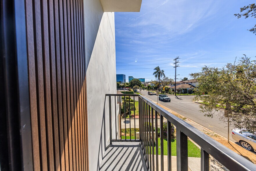 More Photos Of 1954-1958 Purdue Ave, Los Angeles Apartments For Sale