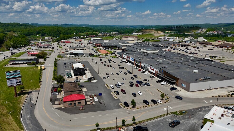 More Photos Of 2600 Middletown Commons, White Hall Unknown For Lease