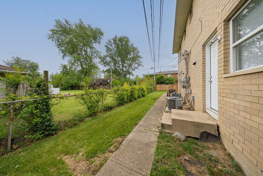 More Photos Of 1975-1982 Dunbar Dr, Columbus Apartments For Sale