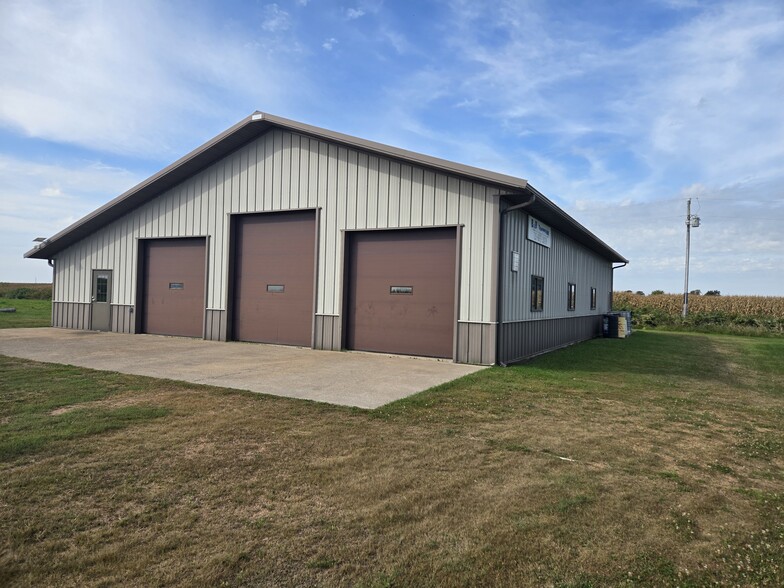 Primary Photo Of W9379 Oak rd, Thorp Warehouse For Lease