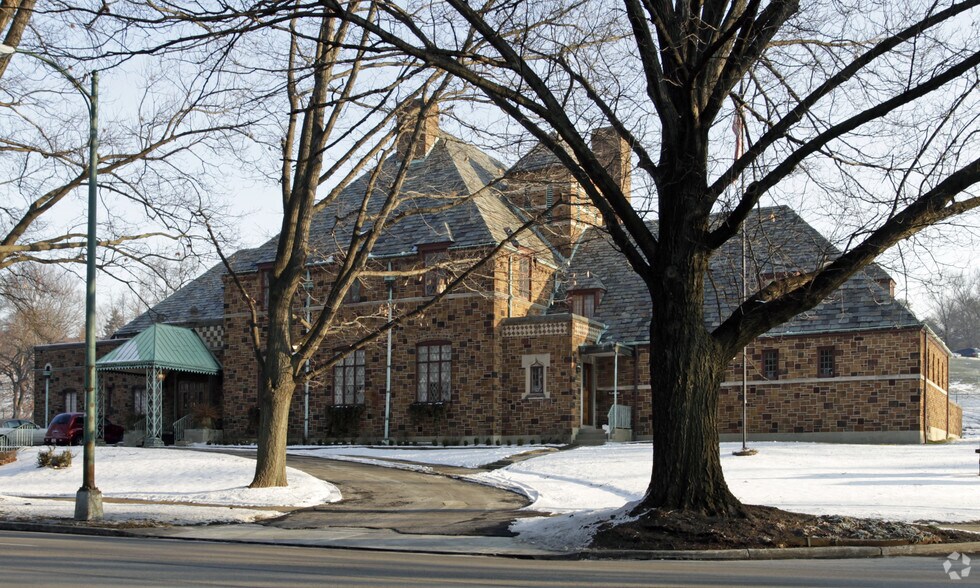 Primary Photo Of 3464 Central Pky, Cincinnati Funeral Home For Sale