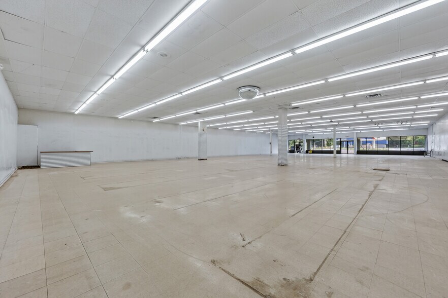 More Photos Of 1006 E Colby St, Whitehall Storefront Retail Office For Sale